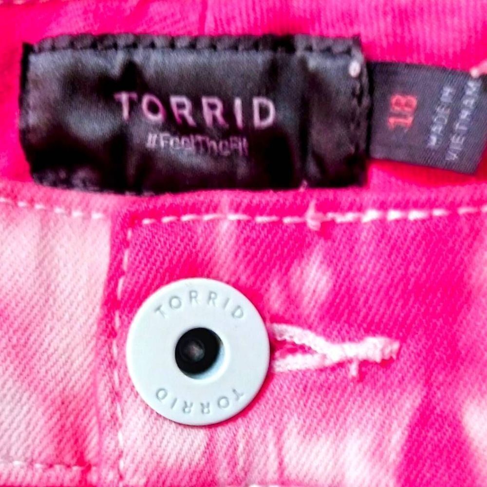 TORRIDย NEW Plus Size Vintage Stretch Pink & White Tie Dye Miniโlength Short. - Picture 9 of 15